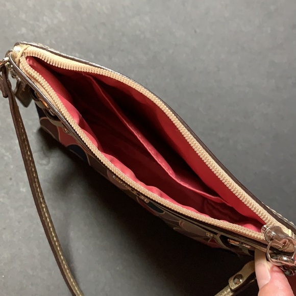 Coach wristlet - Picture 4 of 8